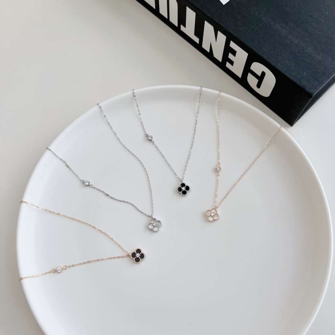 [LoveMore Jewelry]Delicate Flower Shape Necklace
