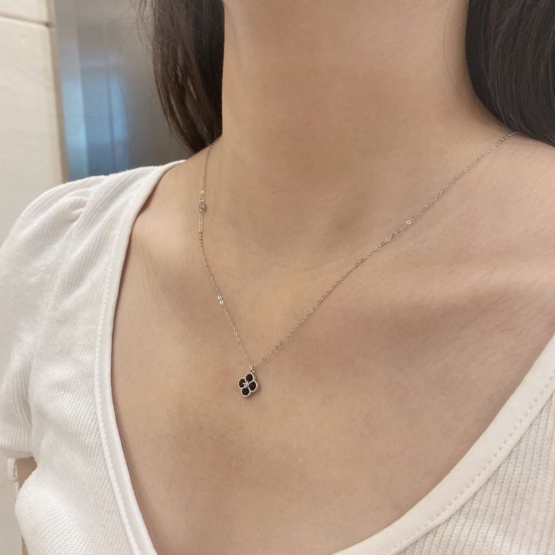[LoveMore Jewelry]Delicate Flower Shape Necklace