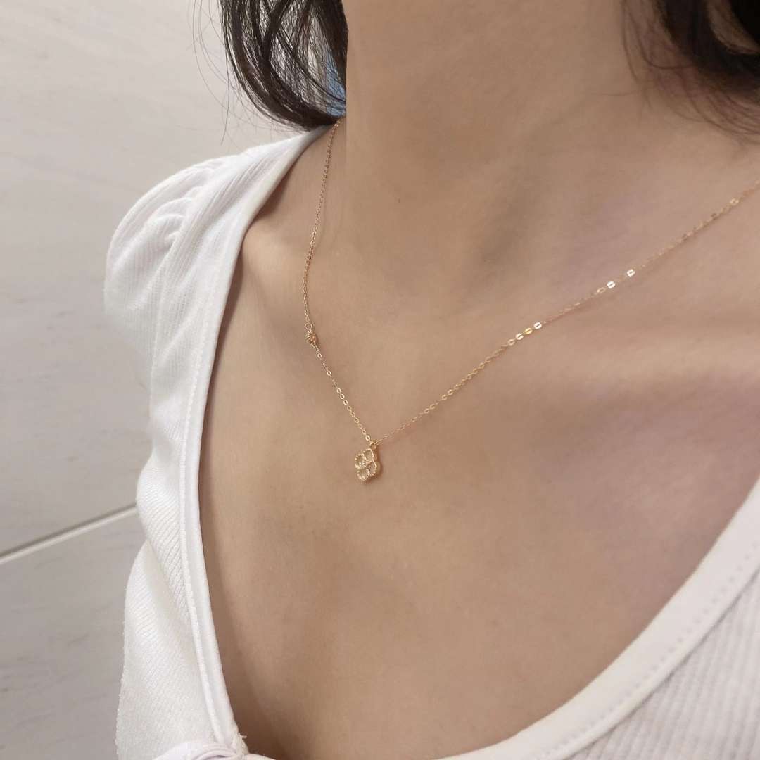 [LoveMore Jewelry]Delicate Flower Shape Necklace